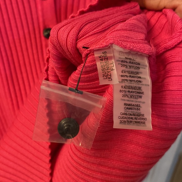 Karl Lagerfeld sweater fuchsia new with tag size XS , shoulder pads - Picture 2 of 4